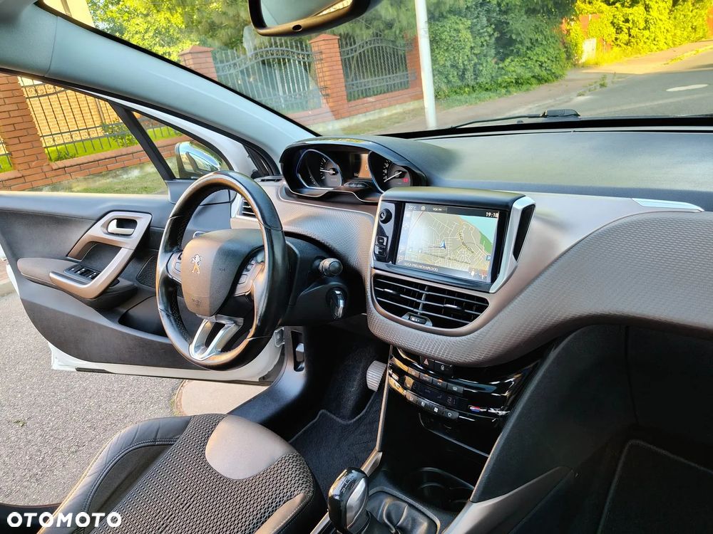 Peugeot 2008 PureTech 110 Stop&Start Allure - 25