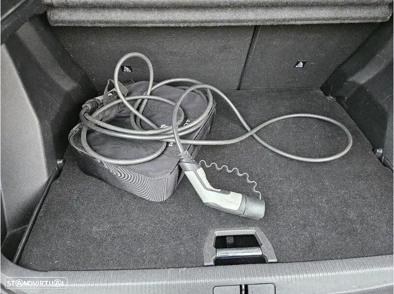 Peugeot e-2008 50 kWh GT - 16