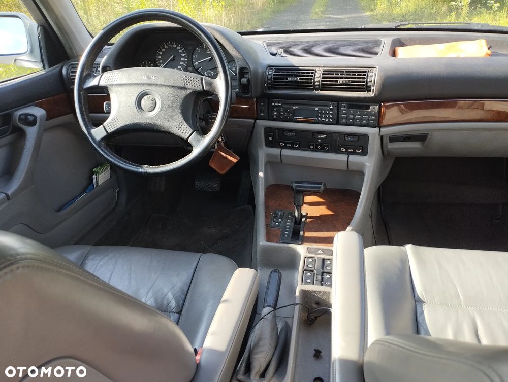 BMW Seria 7 750i - 14