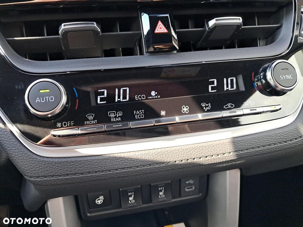 Toyota Corolla Cross 2.0 Hybrid Executive - 26