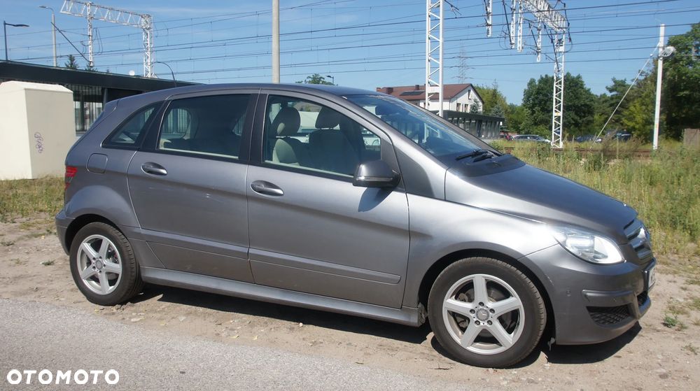 Mercedes-Benz B-Class 2010 photo 2