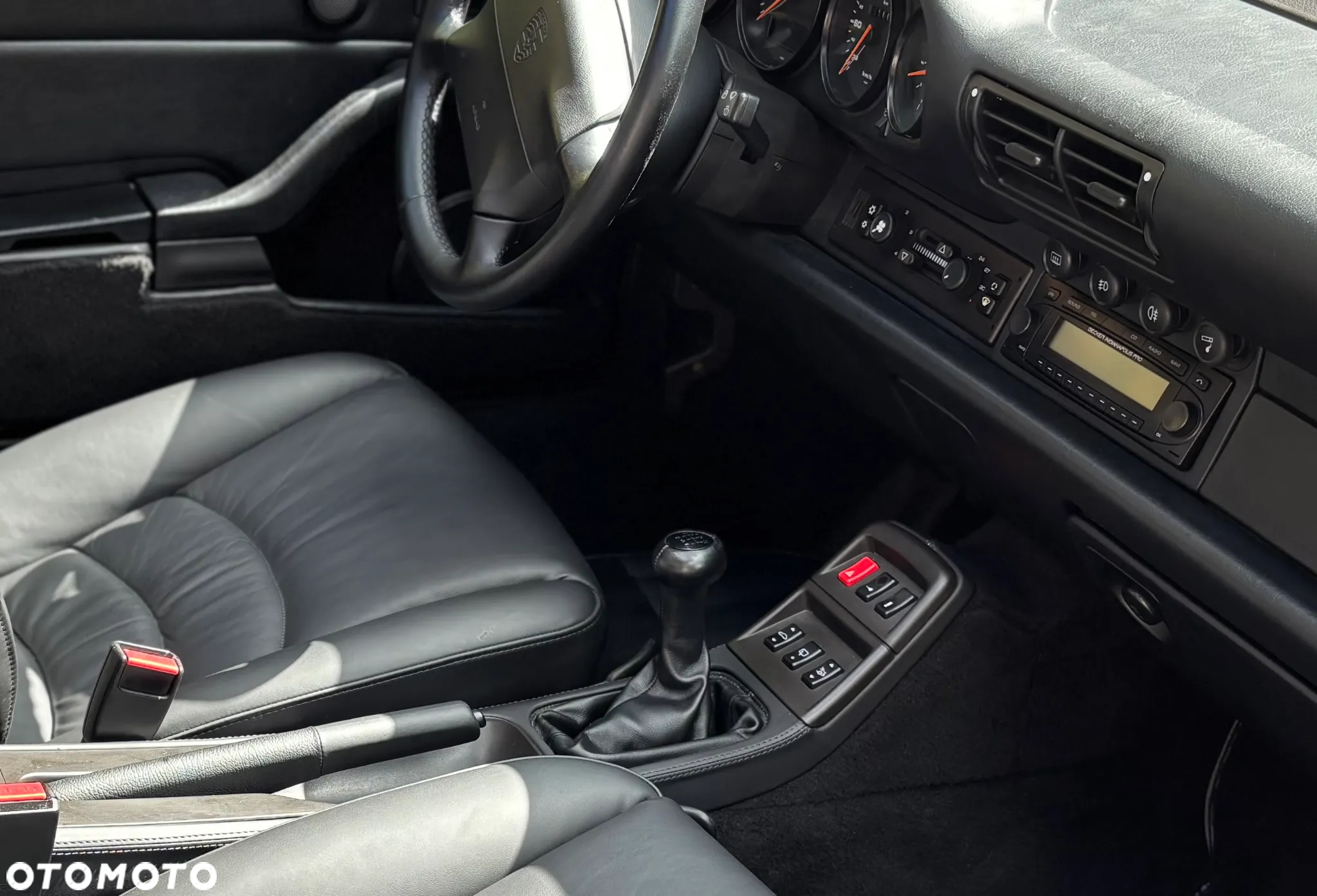 Porsche 911 Carrera 4 - 8