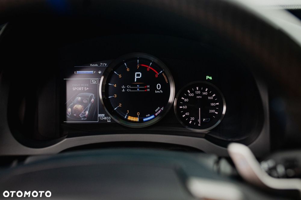 Lexus RC F Carbon - 38