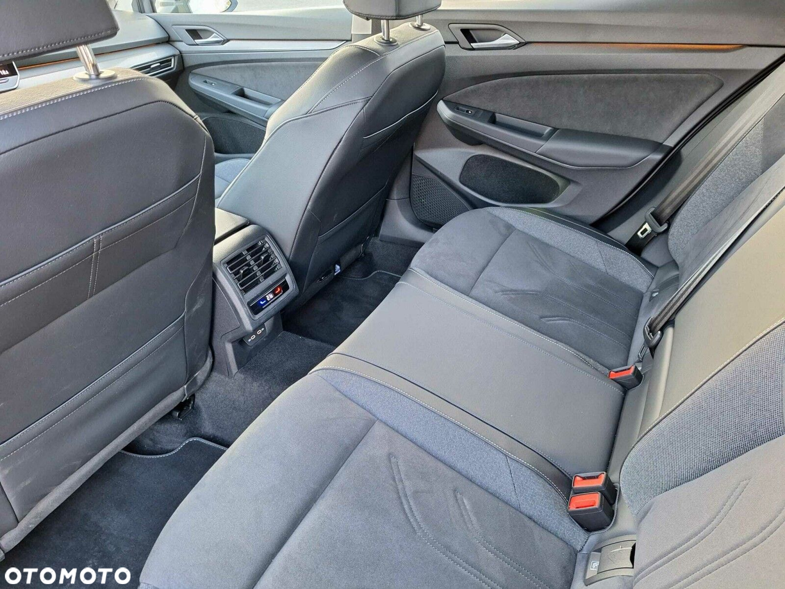 Volkswagen Golf - 21