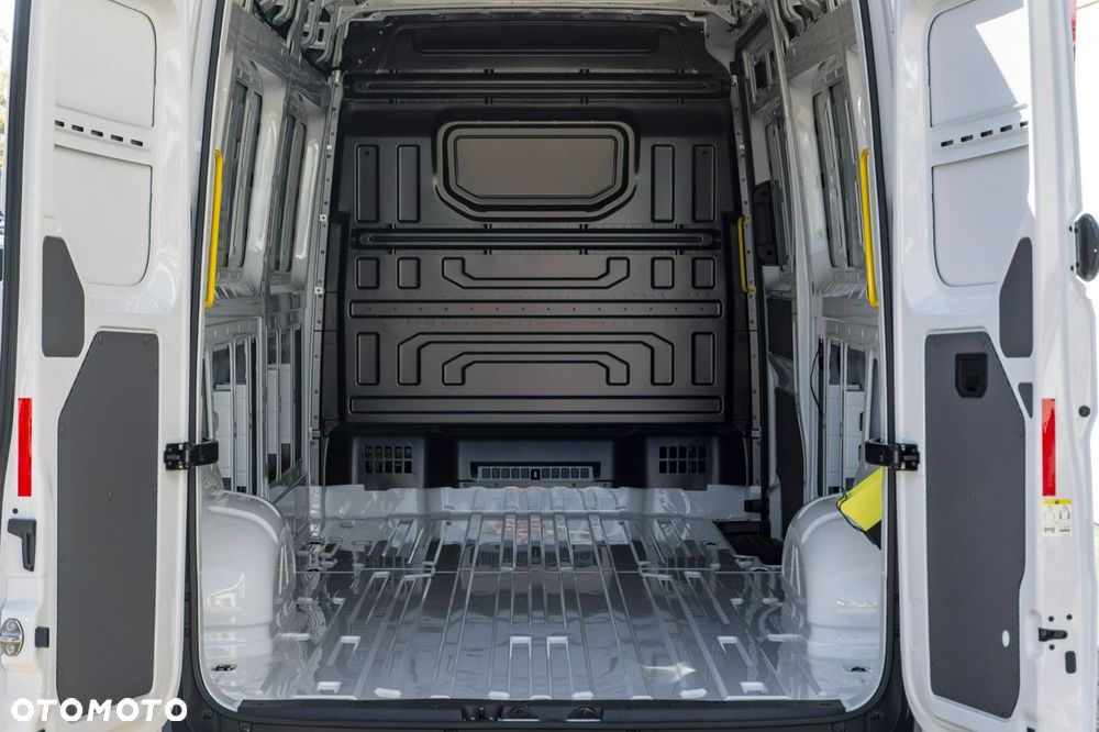 Volkswagen Crafter - 13