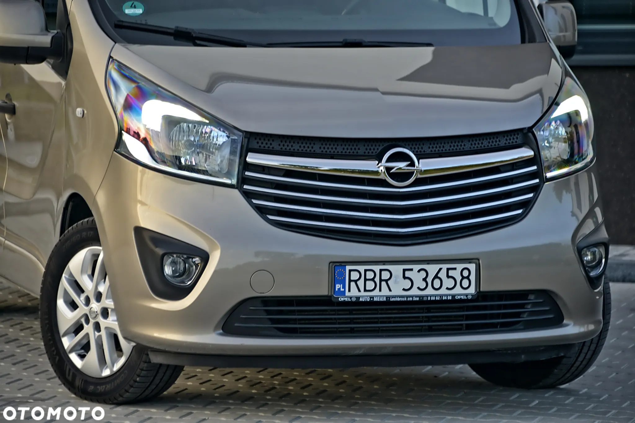 Opel Vivaro - 10