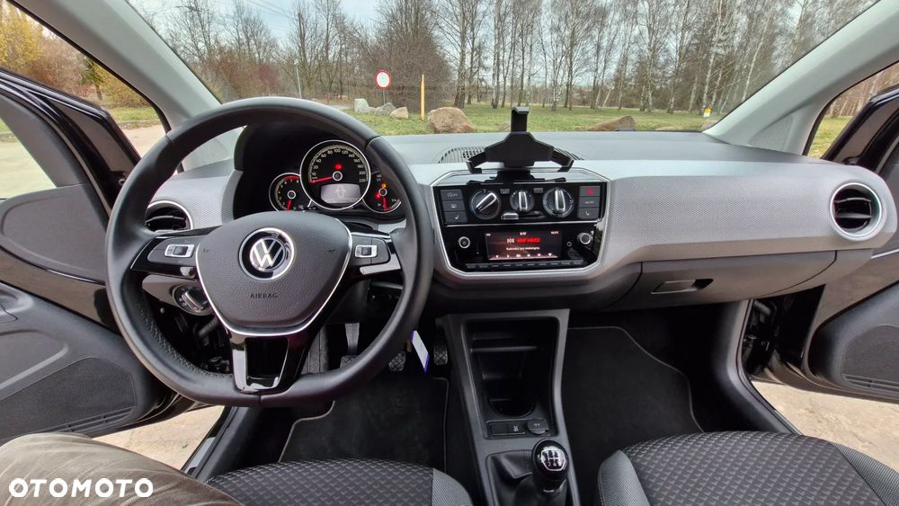 Volkswagen up! Active - 13