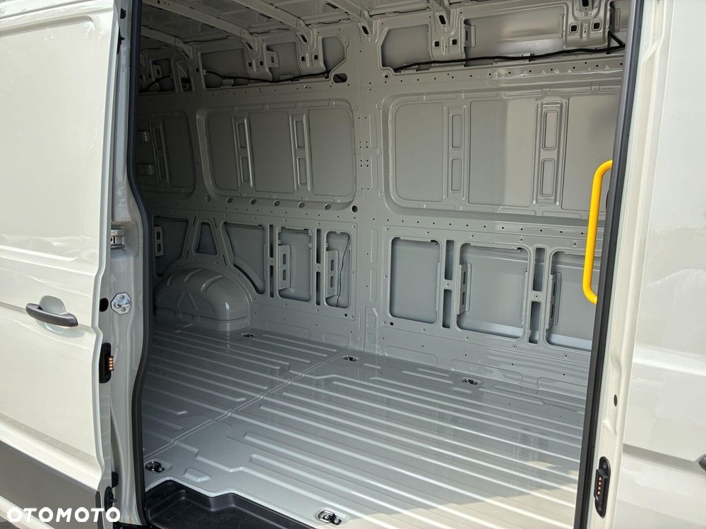 Volkswagen Crafter 35 Furgon L4H3, 2.0 TDI 140 KM, Wysoki dach, r. o. 4490mm - 14