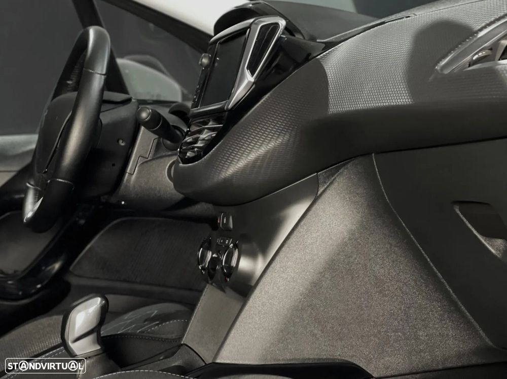 Peugeot 2008 - 8