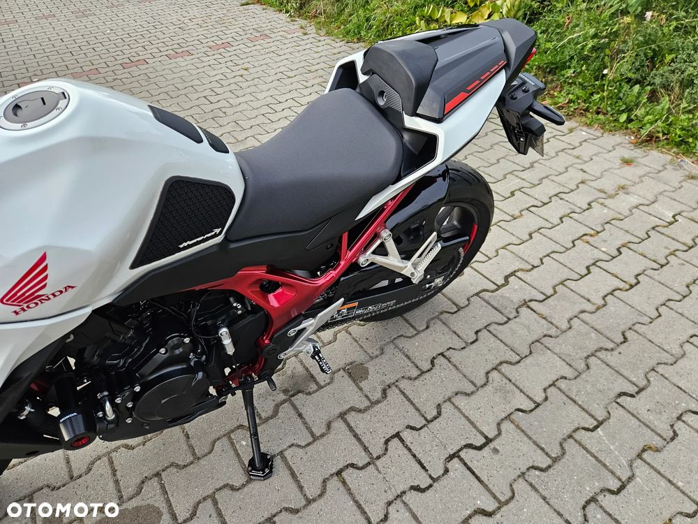Honda CB - 12