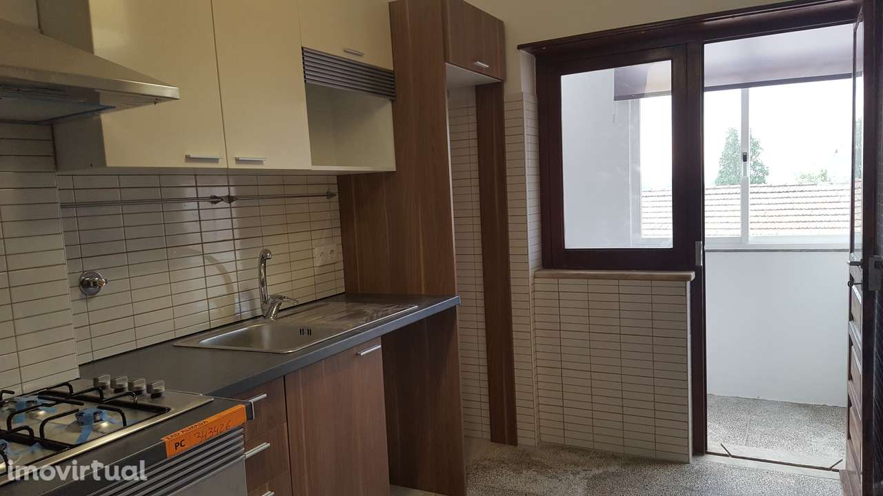 Apartamento T2 remodelado, a 300m do terminal fluvial do Barreiro - Grande imagem: 2/11