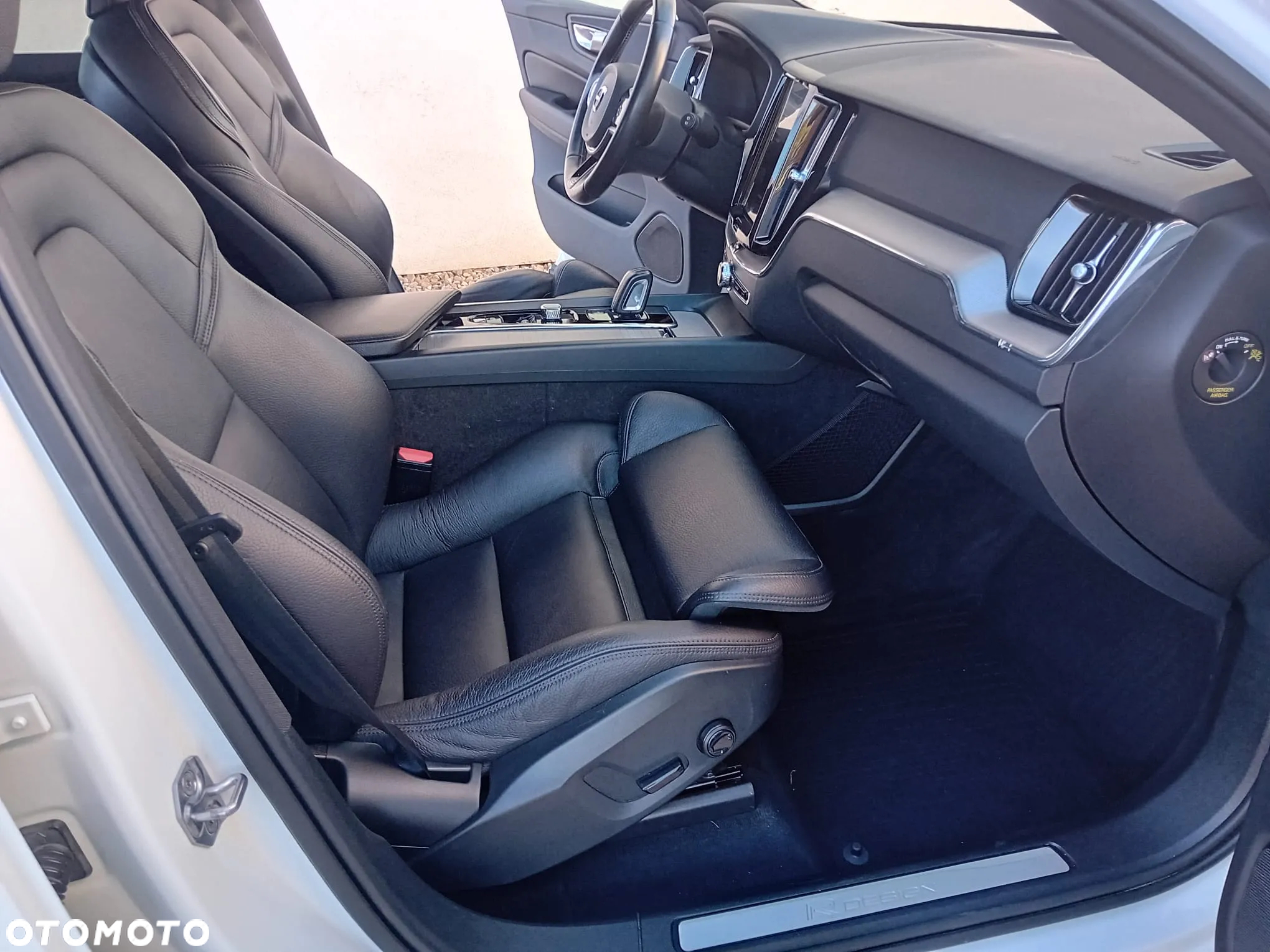 Volvo XC 60 D4 AWD R-Design - 8