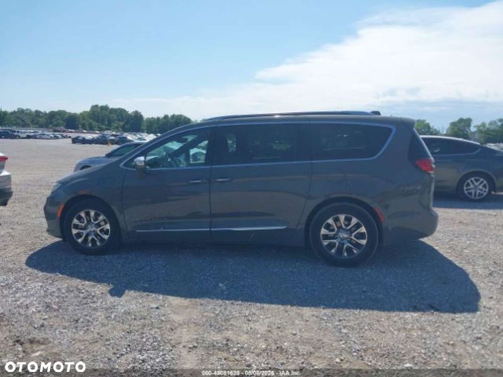 Chrysler Pacifica - 6