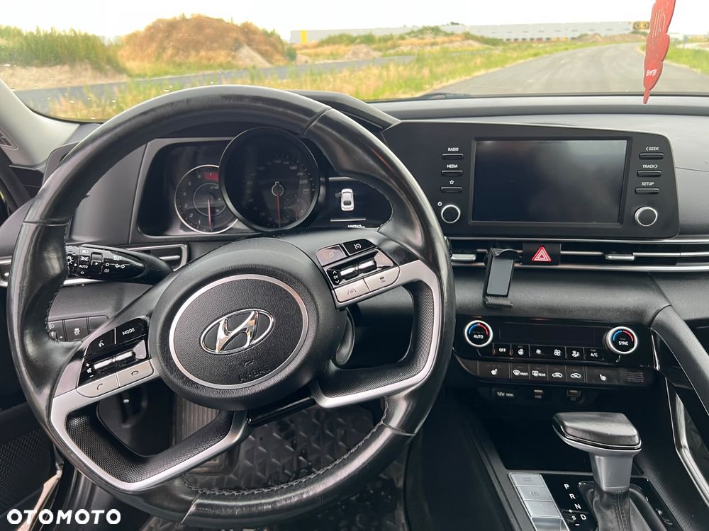 Hyundai Elantra 1.6 Smart CVT - 11