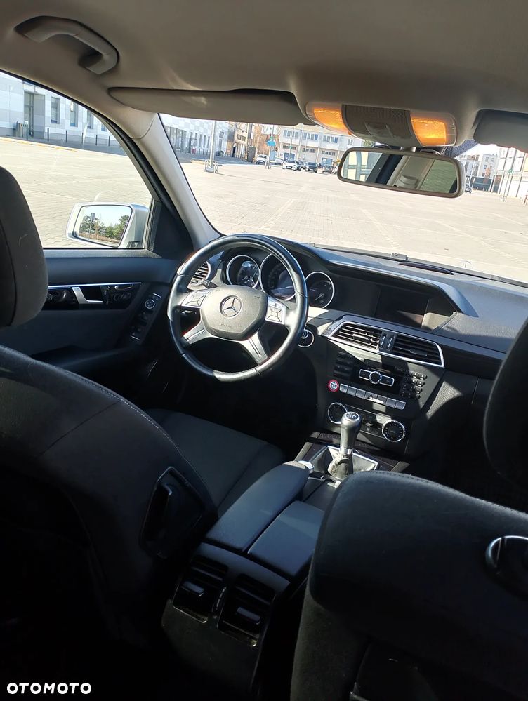 Mercedes-Benz Klasa C 180 CGI BlueEff Avantgarde - 8