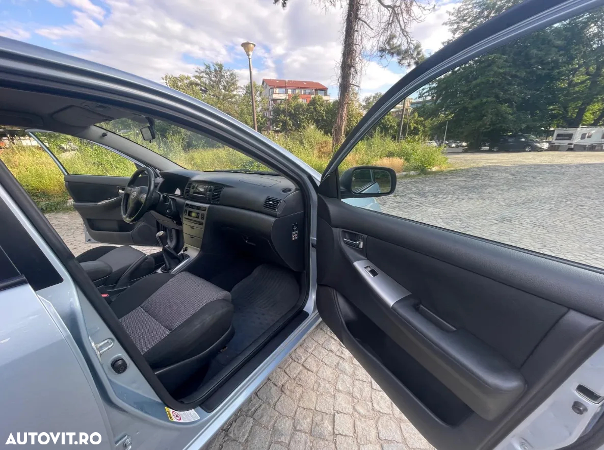 Toyota Corolla 1.4 D H/B Xellence - 11