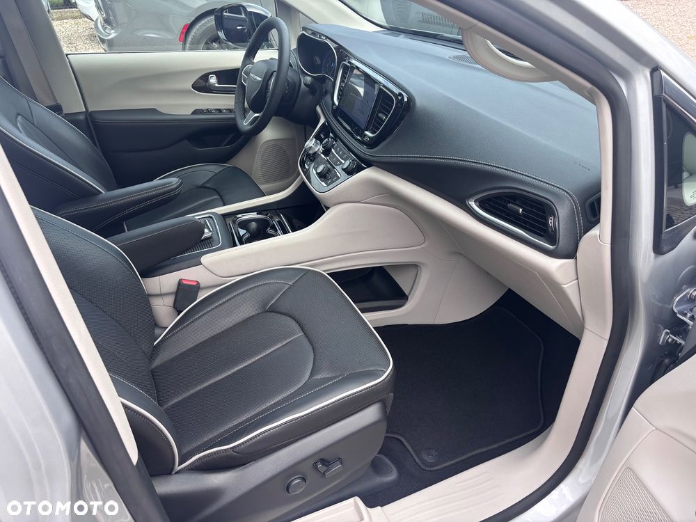 Chrysler Pacifica - 25