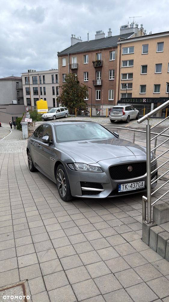 Jaguar XF 2.0 i4D AWD R-Sport - 40