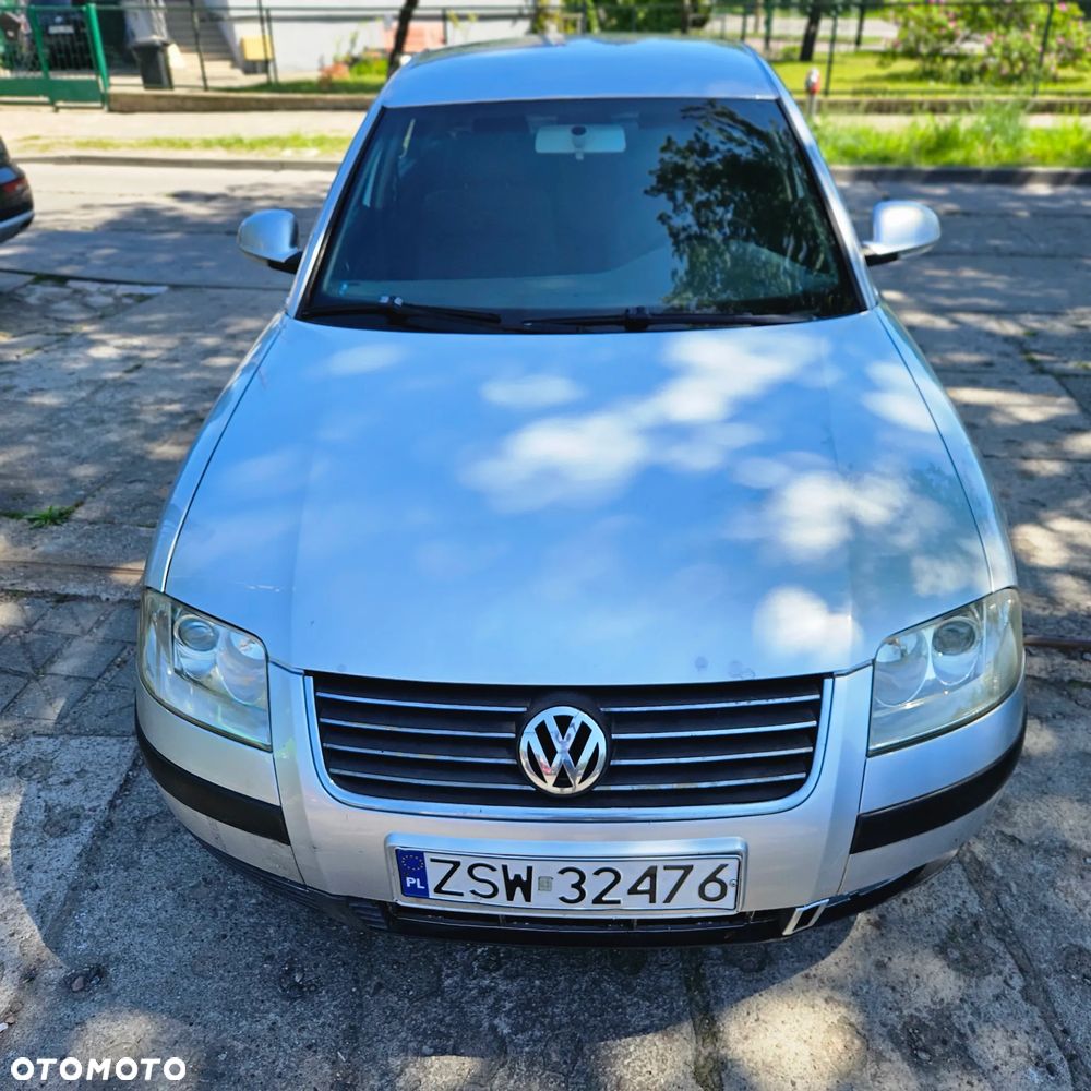 Volkswagen Passat - 1