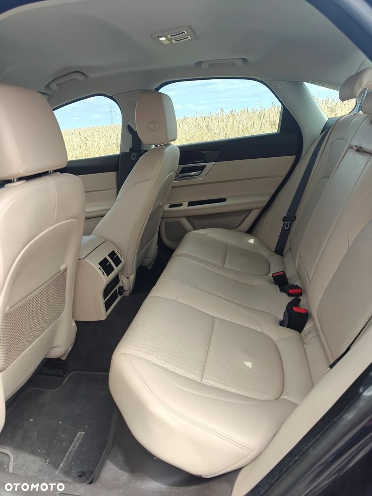 Jaguar XF 25t AWD Prestige - 19