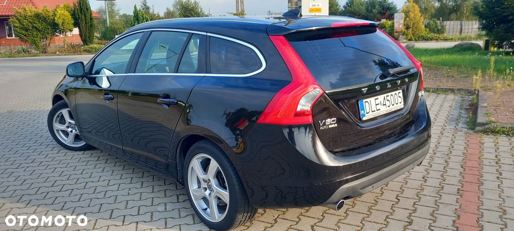 Volvo V60 D5 Geartronic Summum - 4