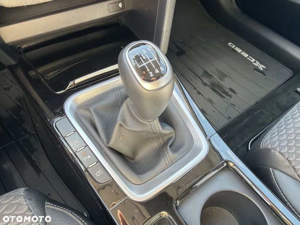 Kia XCeed 1.5 T-GDI Business Line - 16