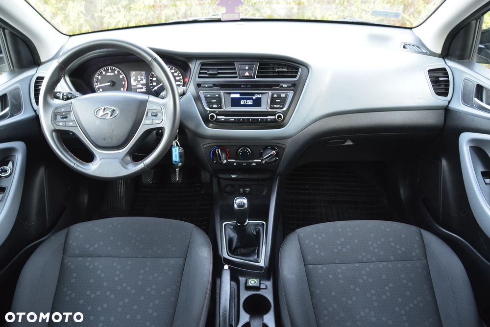 Hyundai i20 1.2 Classic + - 29
