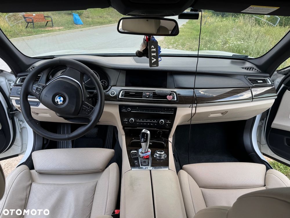 BMW Seria 7 740d - 15