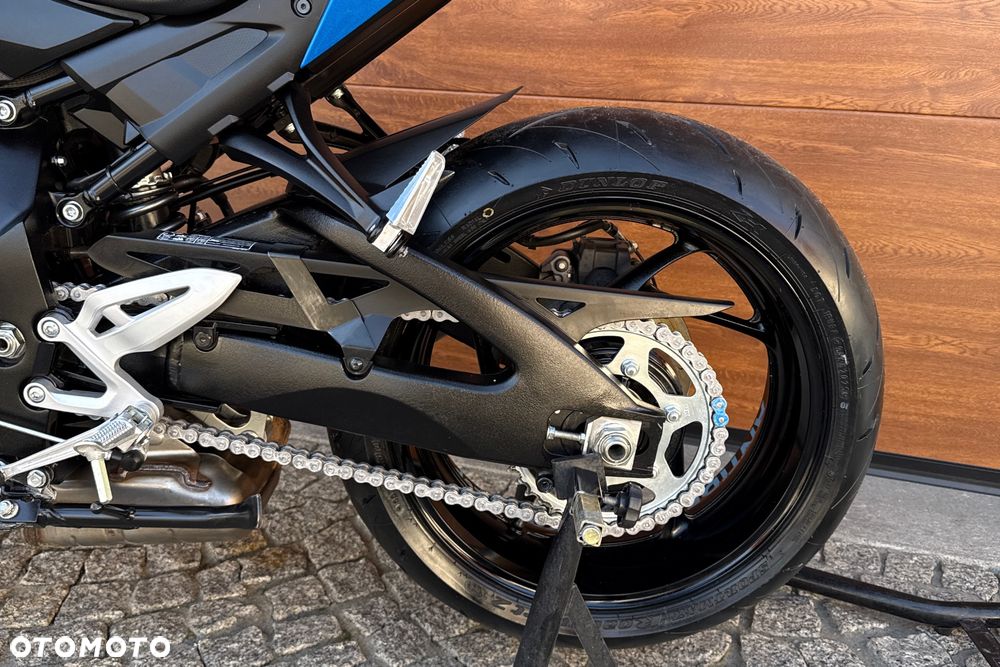 Suzuki GSX - 27