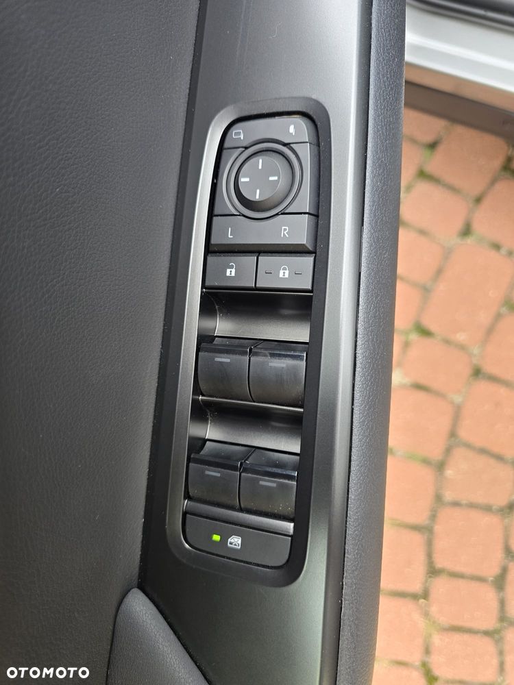 Lexus UX 300h F Sport - 17