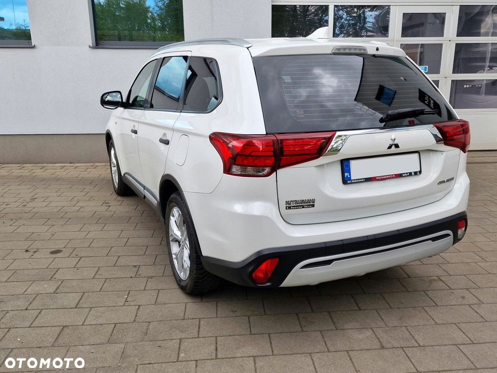 Mitsubishi Outlander 2.0 Invite + 2WD - 6