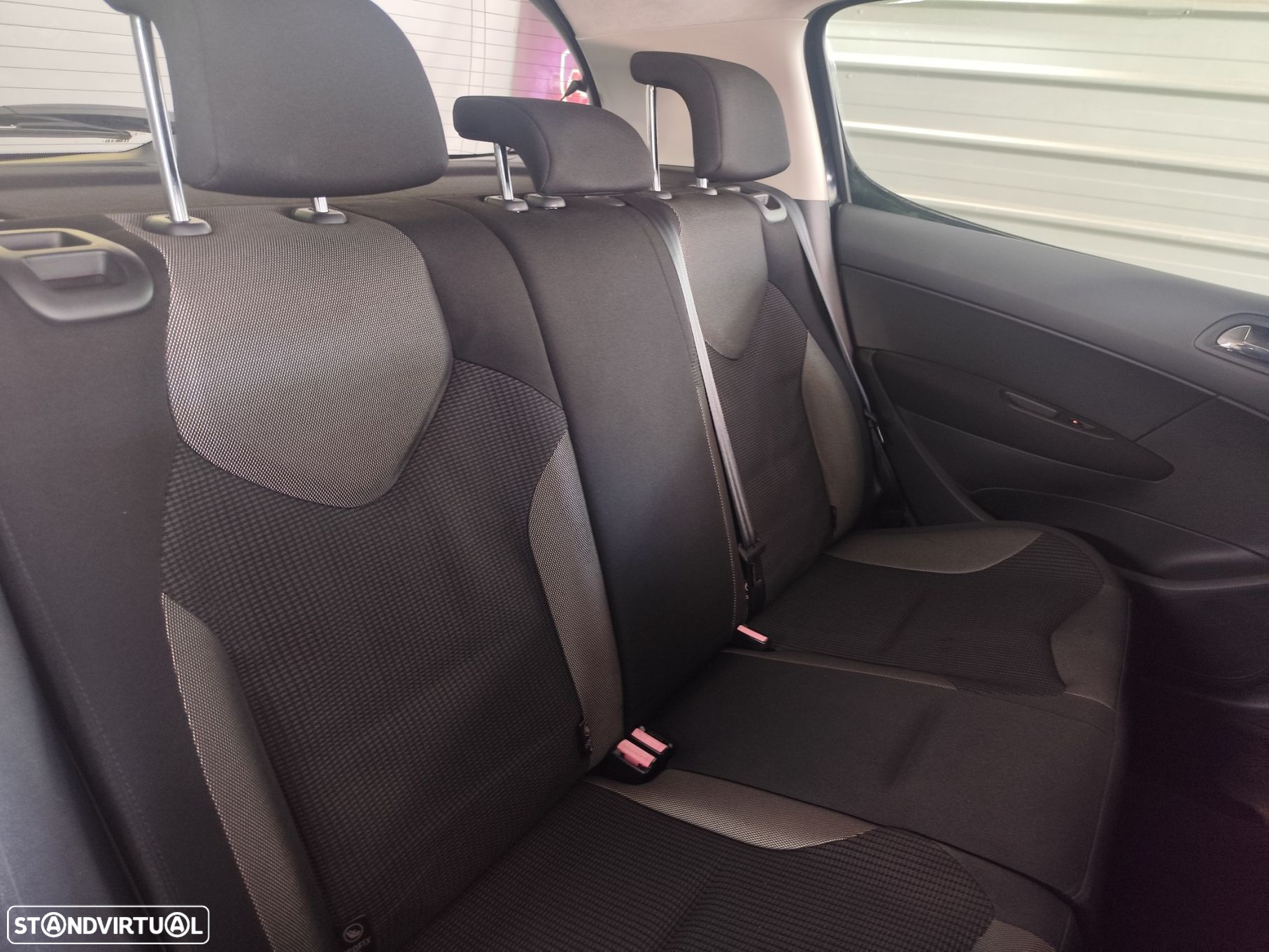 Peugeot 308 1.6 HDi Executive - 18