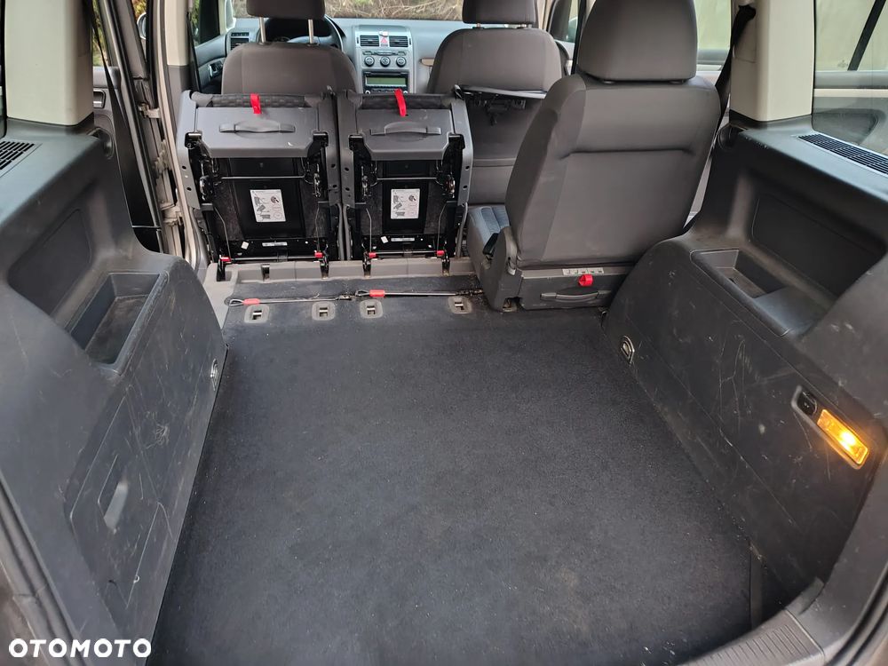 Volkswagen Touran - 17