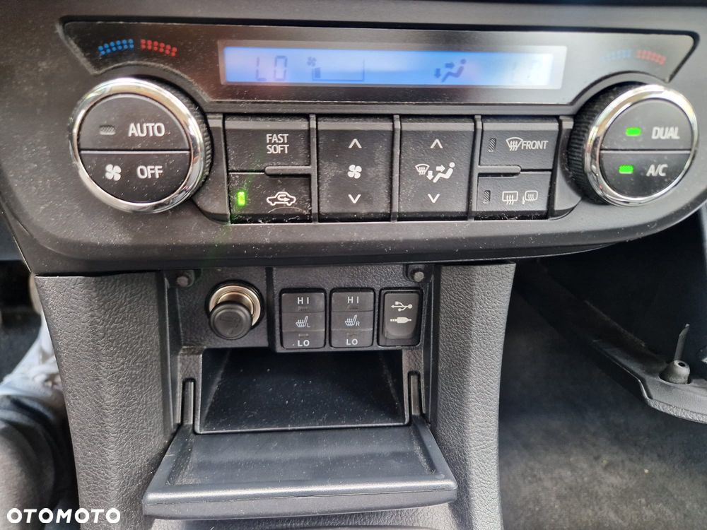 Toyota Corolla 1.6 Prestige + NAVI - 12