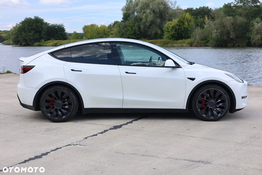 Tesla Model Y Performance Dual Motor AWD - 4