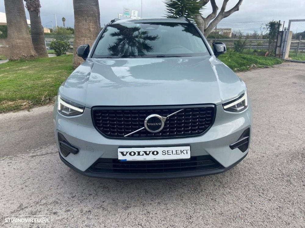 Volvo XC 40 2.0 B3 Plus Dark - 4