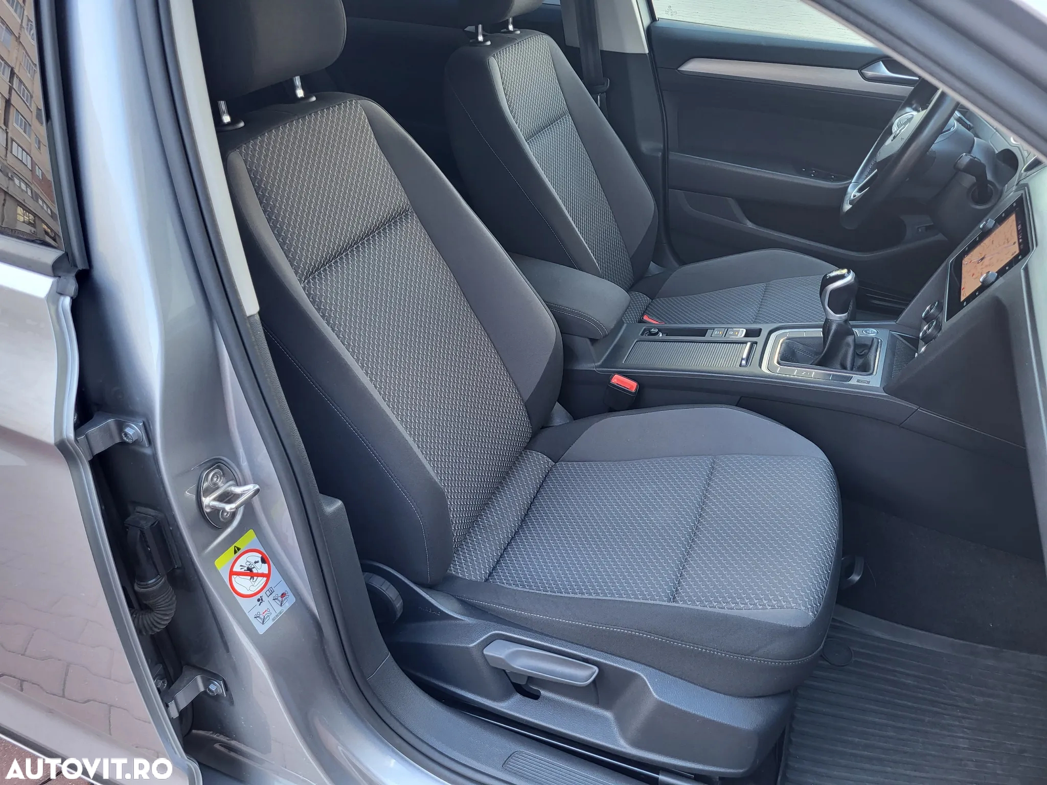 Volkswagen Passat 2.0 TDI Advance - 9
