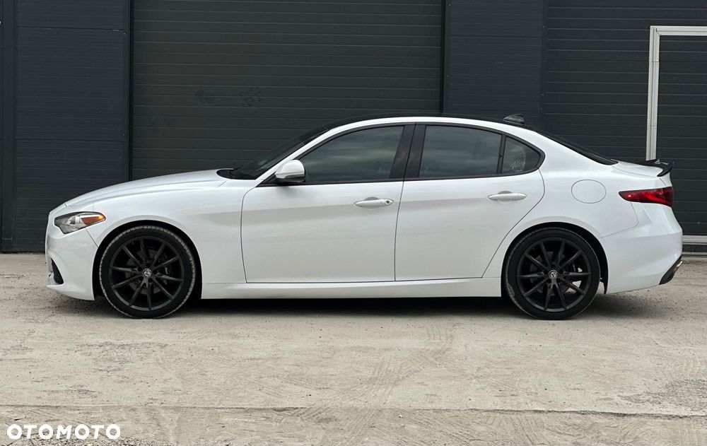 Alfa Romeo Giulia 2.0 Turbo 16V AT8-Q4 Ti - 10