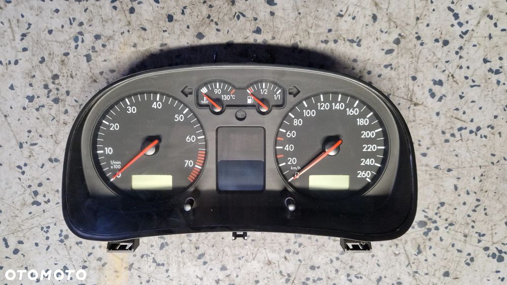 VOLKSWAGEN GOLF IV BORA 1.6 LICZNIK 1J0920821A - 1