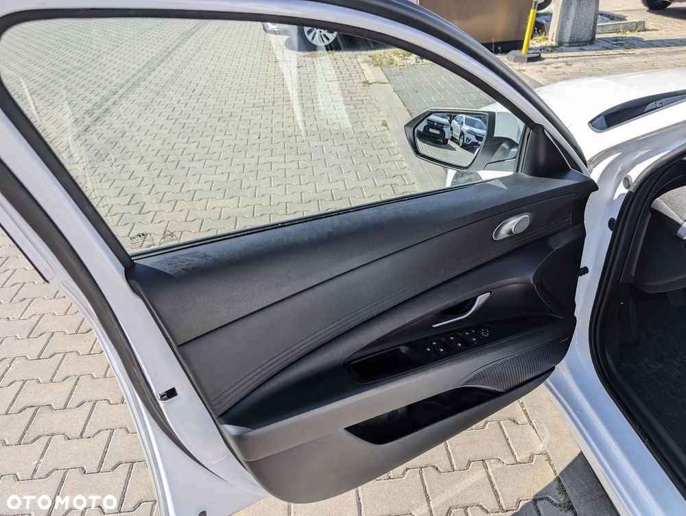Hyundai Elantra 1.6 Executive - 9