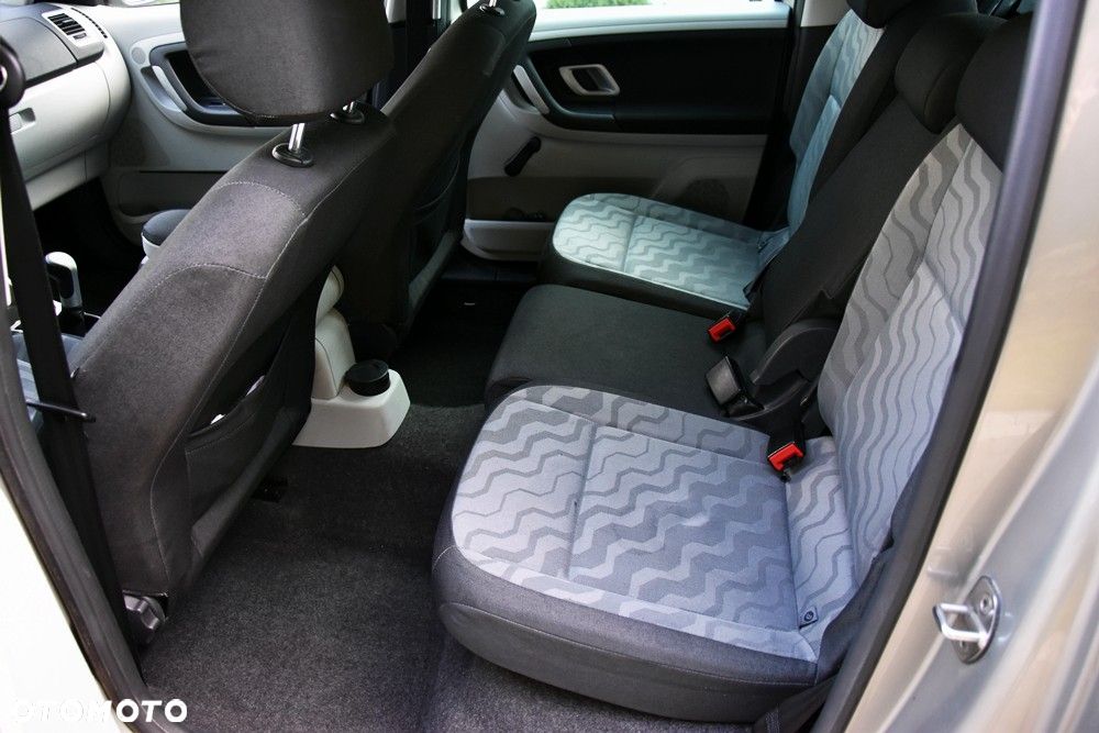 Skoda Roomster 1.6 16V Comfort - 9