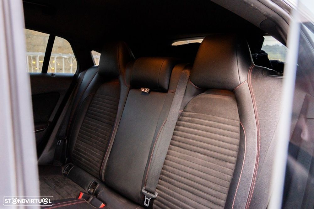 Mercedes-Benz CLA 180 d Shooting Brake AMG Line - 11