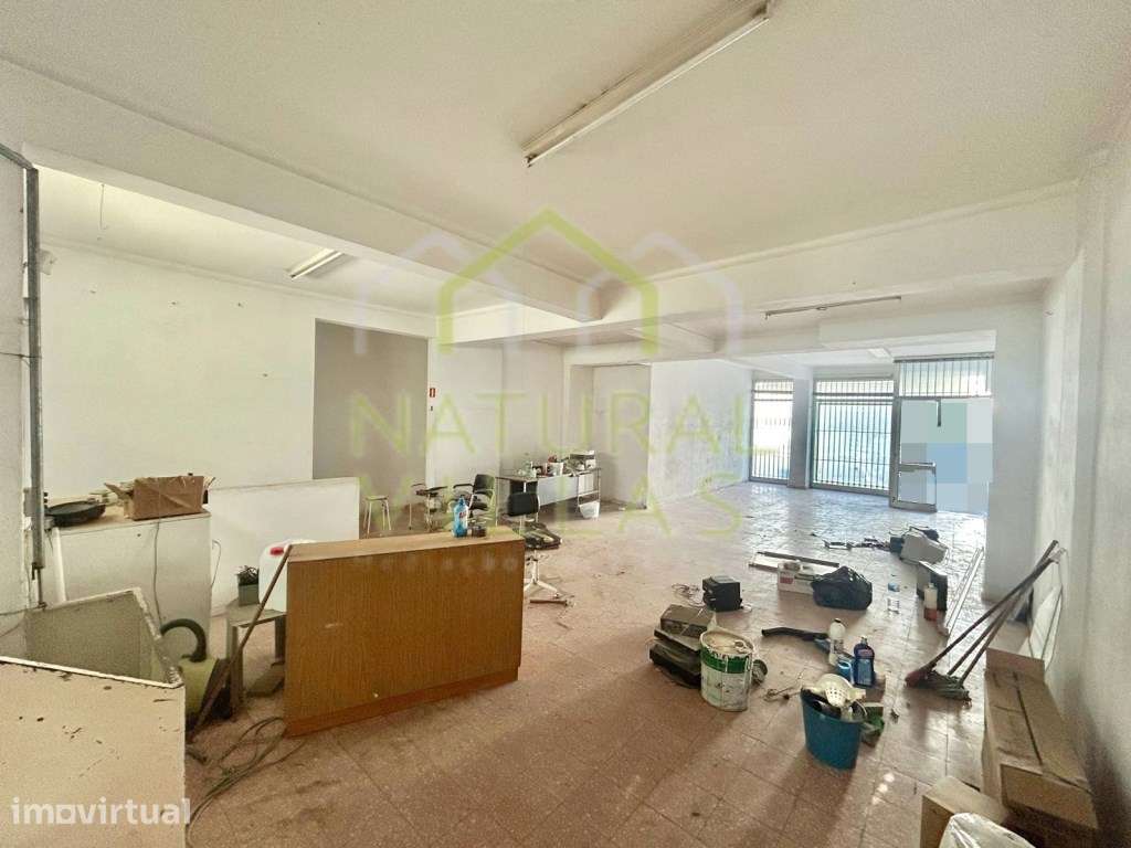 Espaço Comercial com Cave Próxima ao Cento de Loulé - Grande imagem: 2/8
