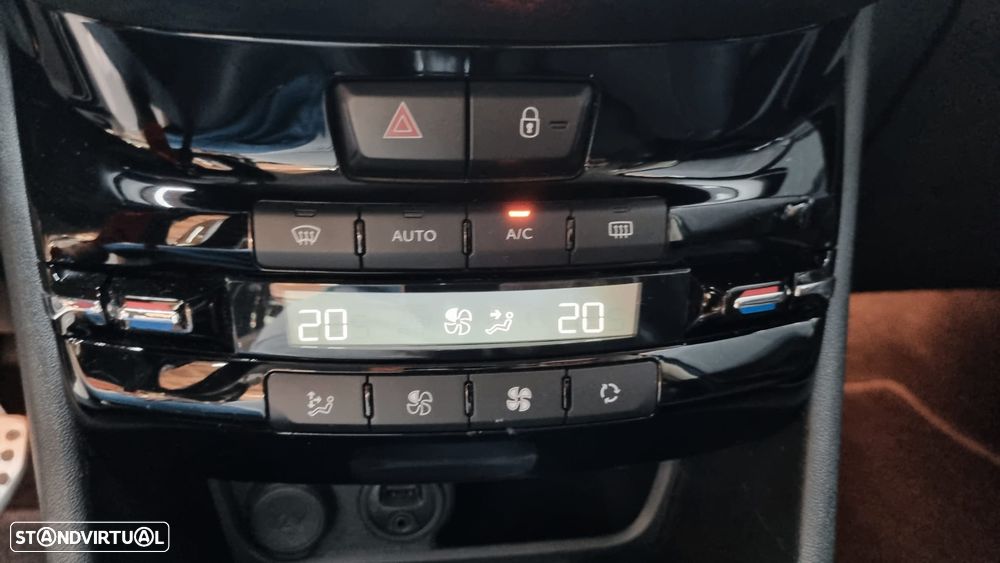 Peugeot 208 1.6 BlueHDi GT Line - 17