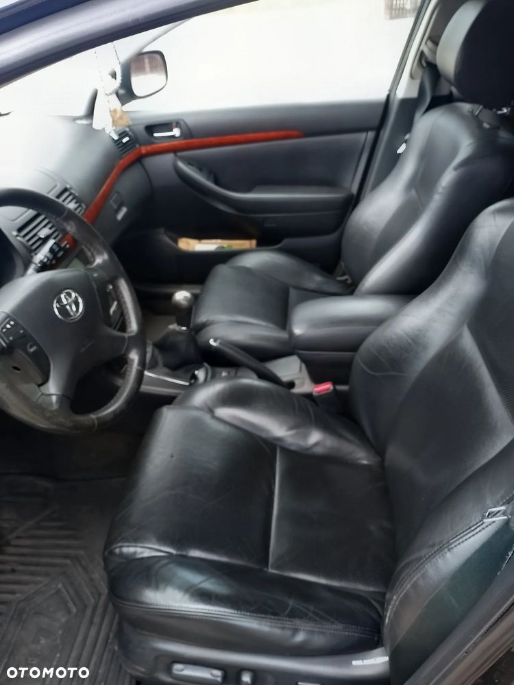 Toyota Avensis 2.0 VVT-i Sol plus - 4