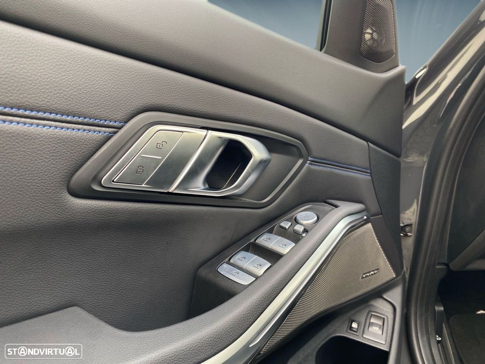 BMW 330 e Pack Desportivo M Auto - 18