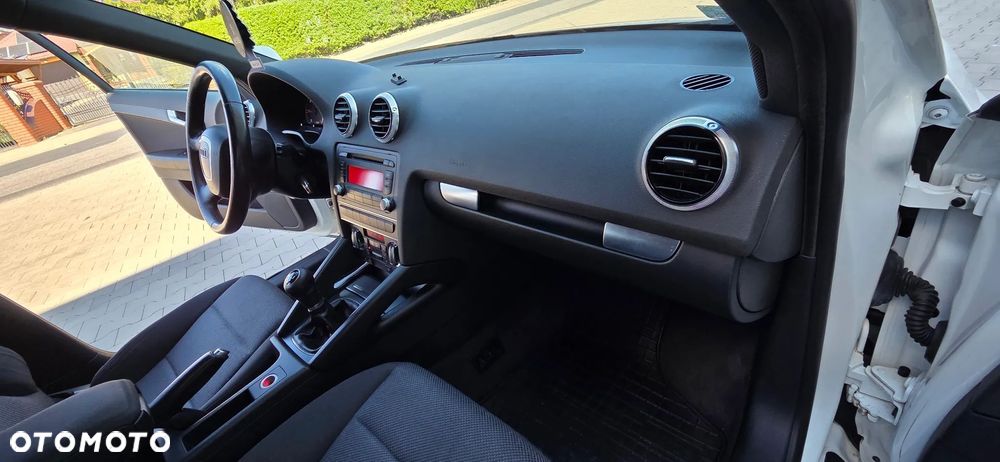 Audi A3 Sportback 1.6 TDI DPF S line Sportpaket - 17