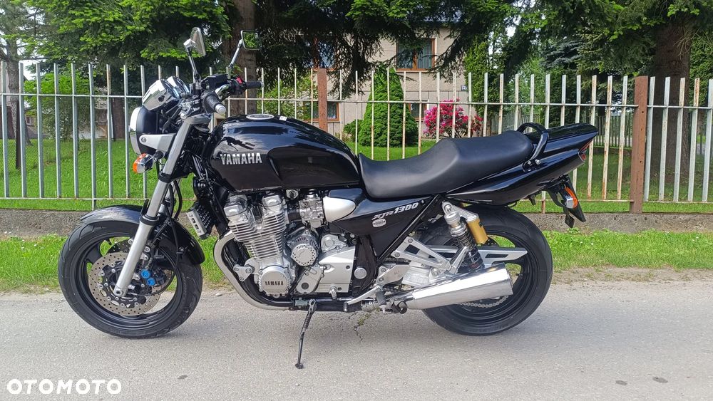 Yamaha XJR - 10
