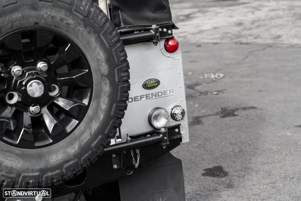 Land Rover Defender 110 CC 2.2 CRD SE - 11
