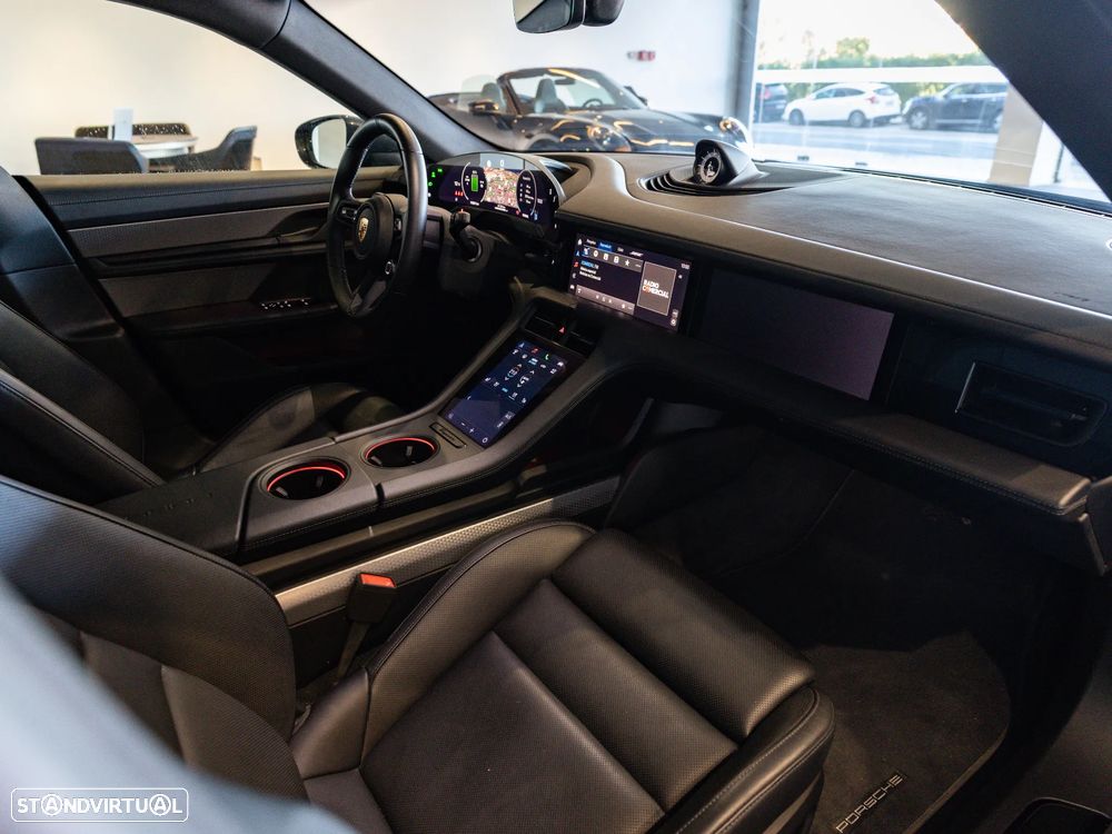 Porsche Taycan Cross Turismo 4 - 31